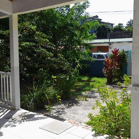 סנט-רוז La Petite Maison, Spacieuse, Avec Jardin / Parking מראה חיצוני תמונה