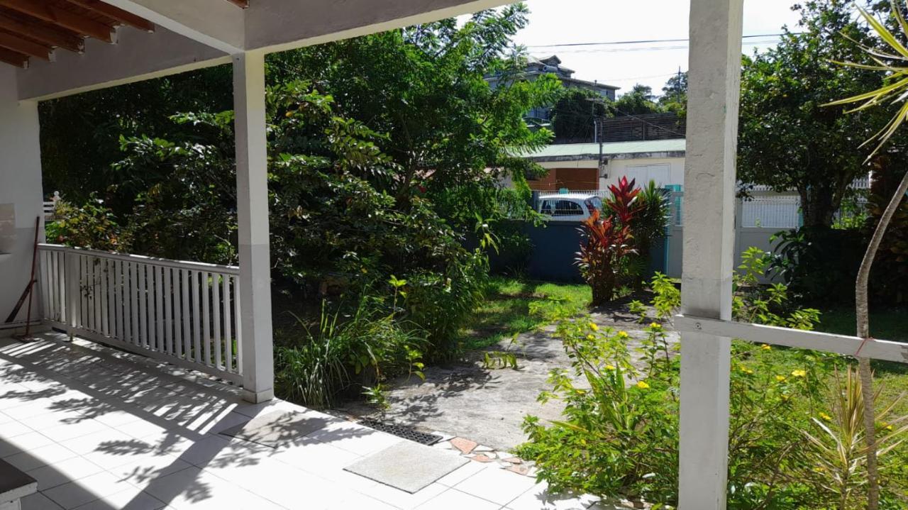סנט-רוז La Petite Maison, Spacieuse, Avec Jardin / Parking מראה חיצוני תמונה