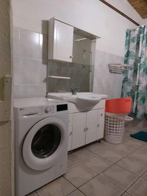 סנט-רוז La Petite Maison, Spacieuse, Avec Jardin / Parking מראה חיצוני תמונה